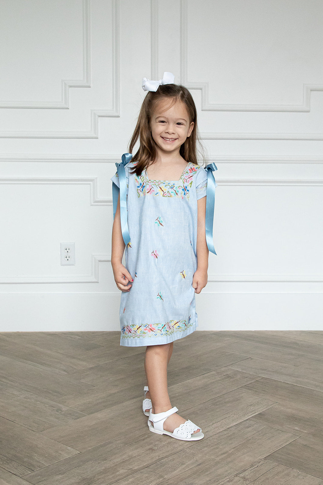 Girl's Marguerite Cross Stitch | Punto de Cruz Butterflies Girl | Blue