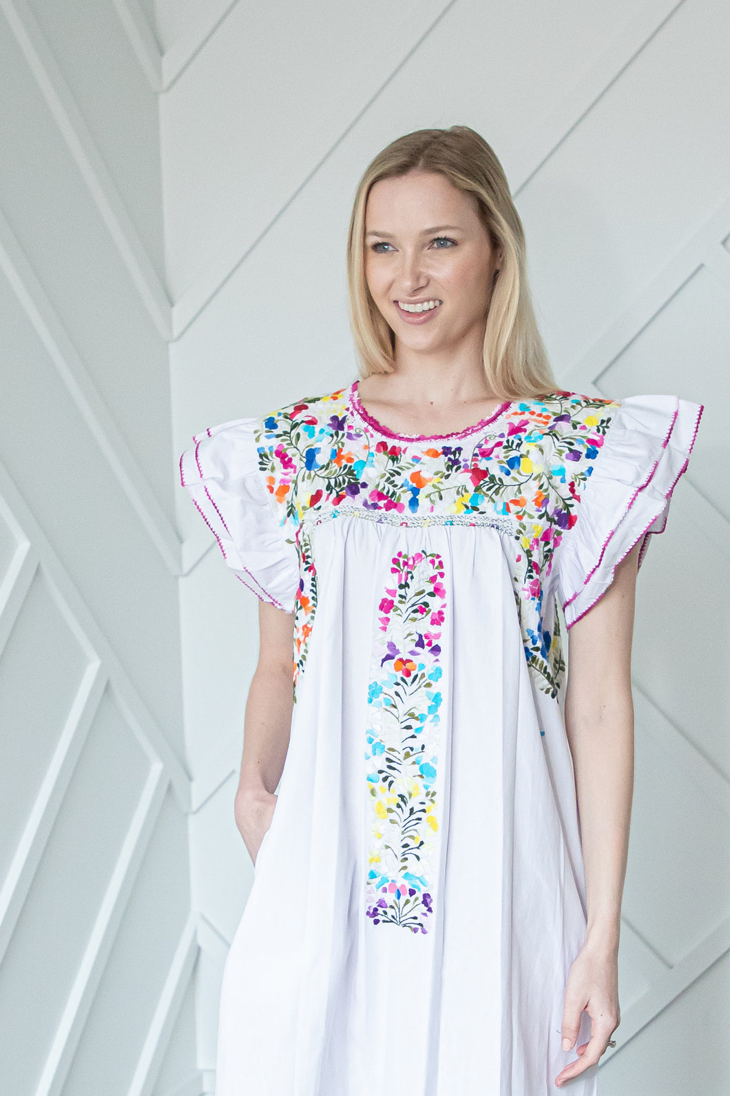 Mariana | White Maxi Dress with multicolor embroidery